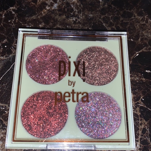 Pixi glitter eyeshadow pallet - Picture 3 of 3